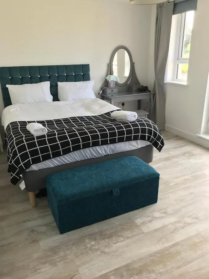 Large En Suite Bedroom For 2 Persons No Breakfast Provided Edinburgh Bed & Breakfast