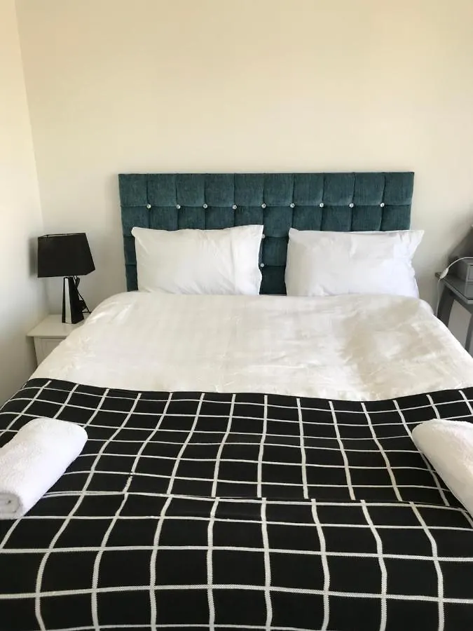 Bed & Breakfast Large En Suite Bedroom For 2 Persons No Breakfast Provided Edinburgh