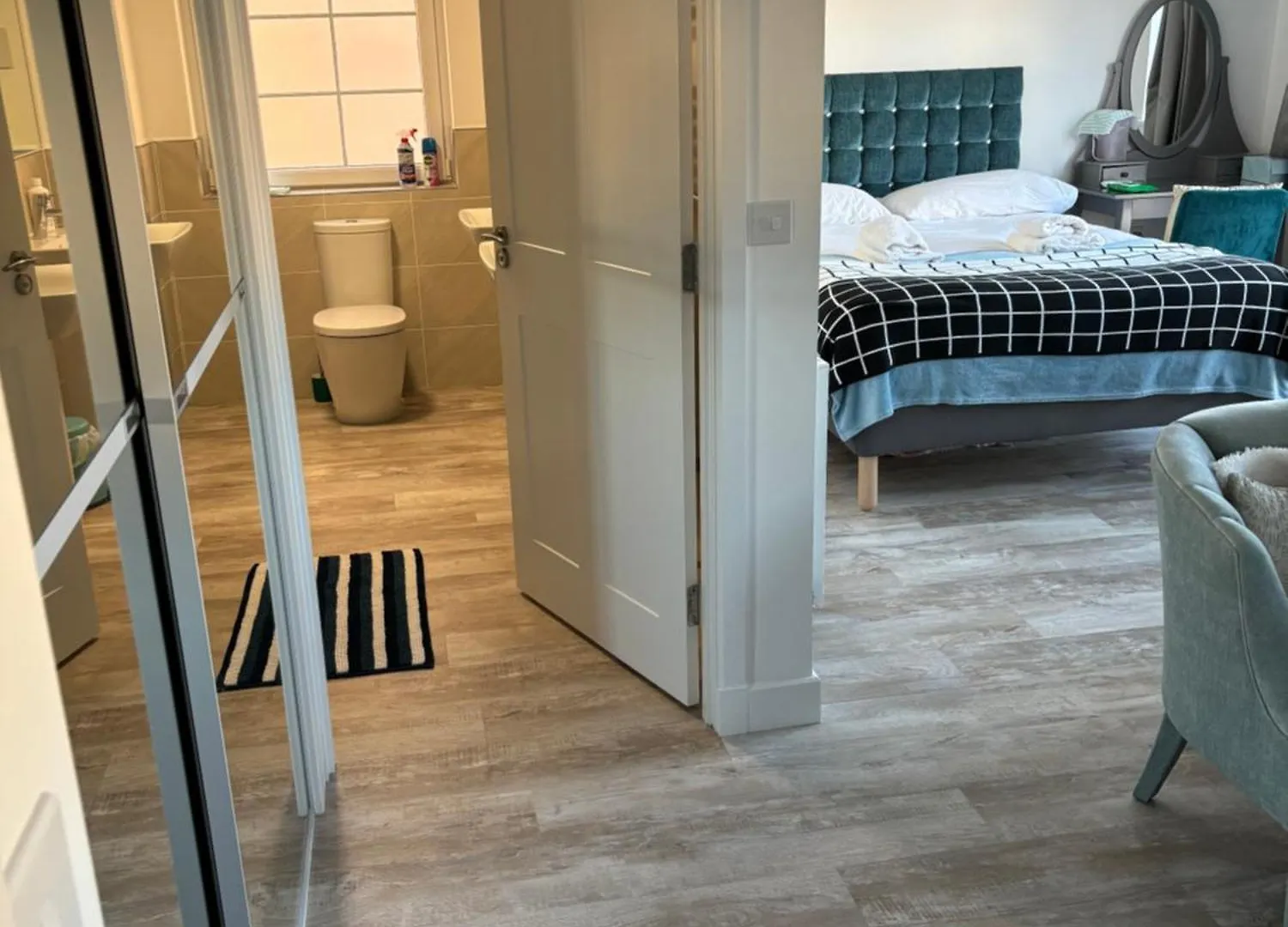 Large En Suite Bedroom For 2 Persons No Breakfast Provided Edinburgh Bed & Breakfast