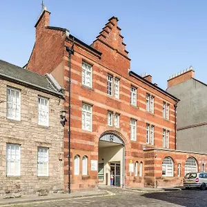 Daire Km, Edinburgh